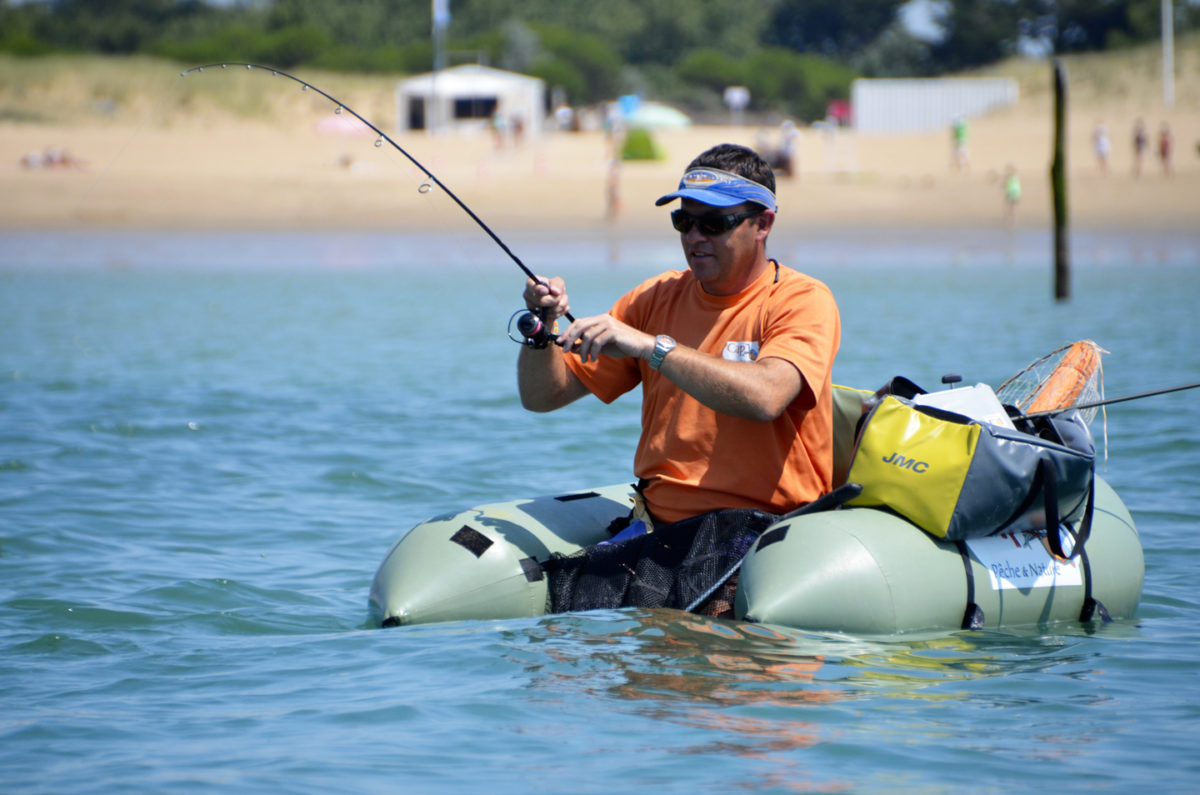 Pêche en float-tube au large de La Faute-sur-Mer