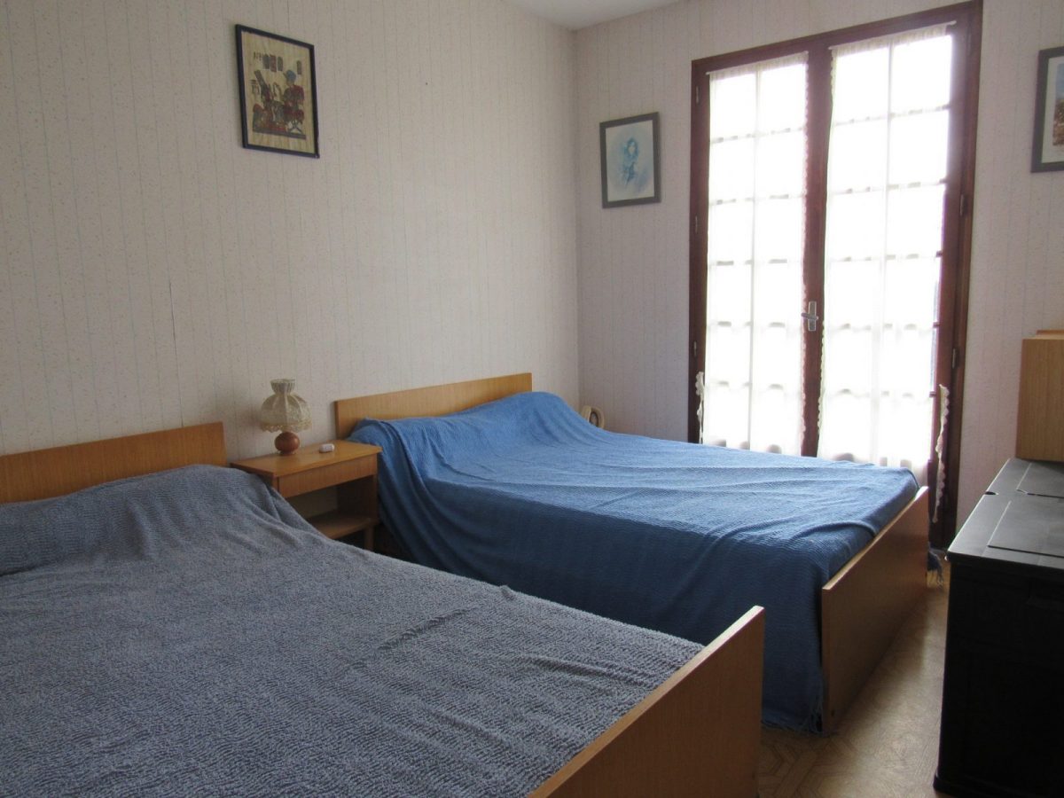 3-b9d3ebd77daa48d7806f0fdb8e1926bd