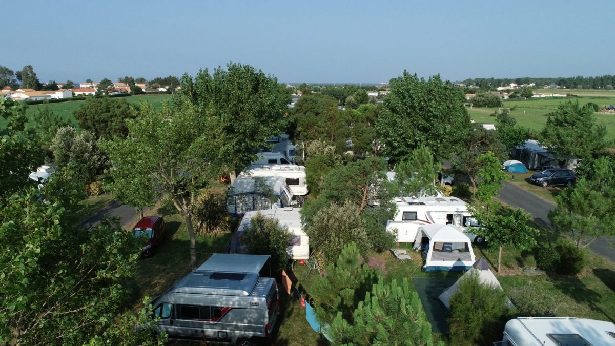 Camping-car-le-grand R – la Faute-sur-Mer emplacements nus