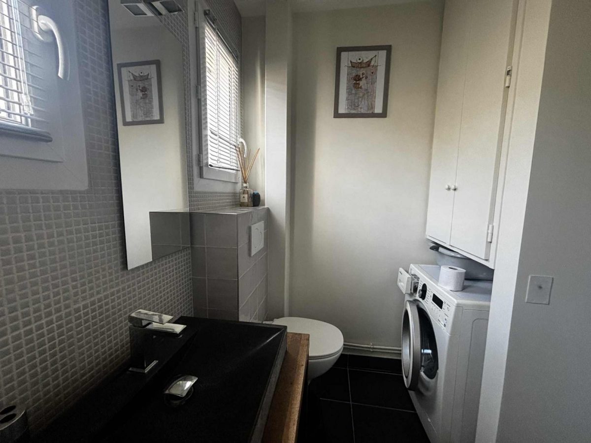 D1ULIU8X-da55e00458ff4eda86b604401d694587