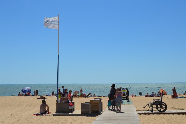 Beach Les Bélugas