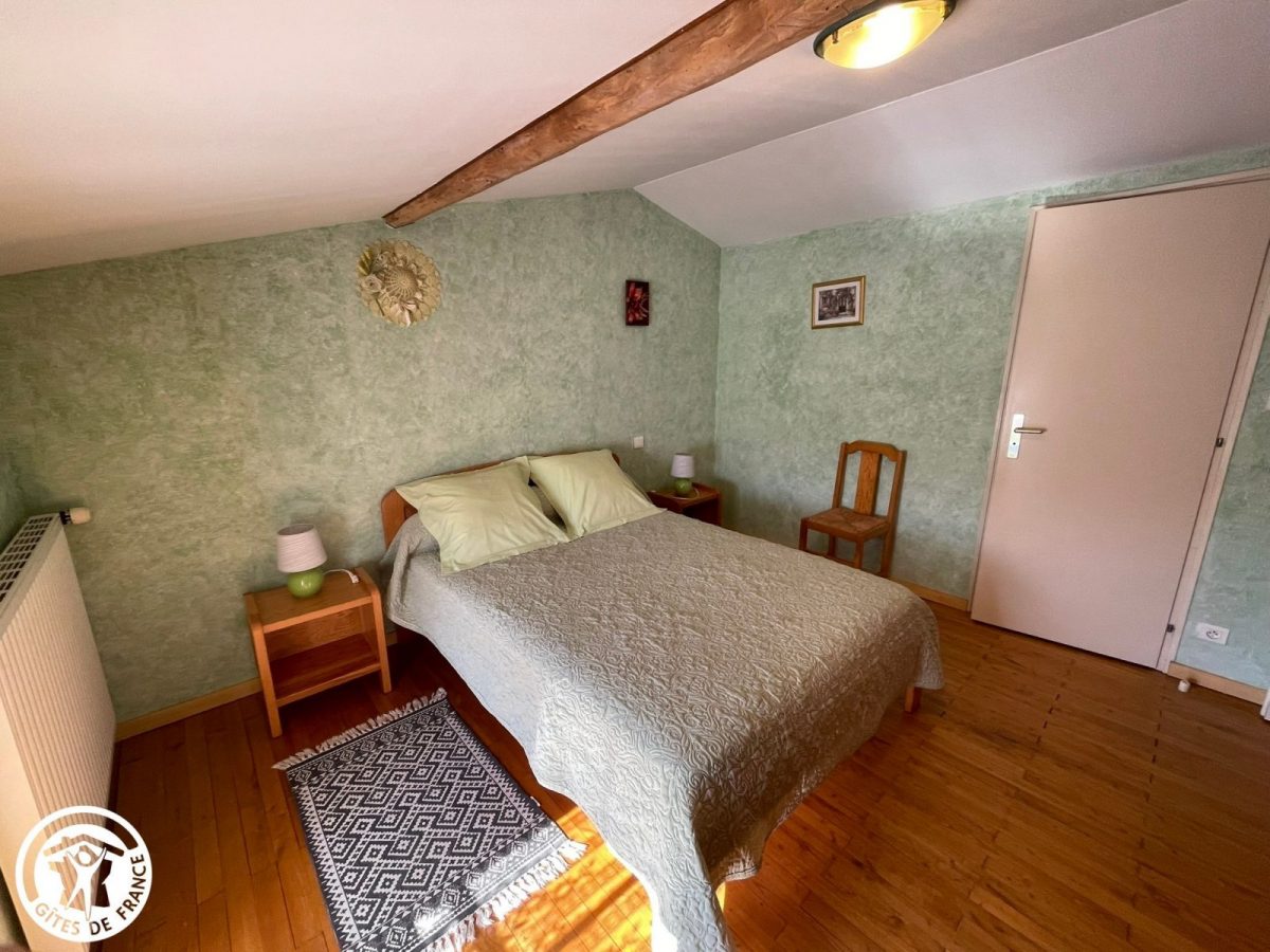 H85G010199-69dcd84832e12