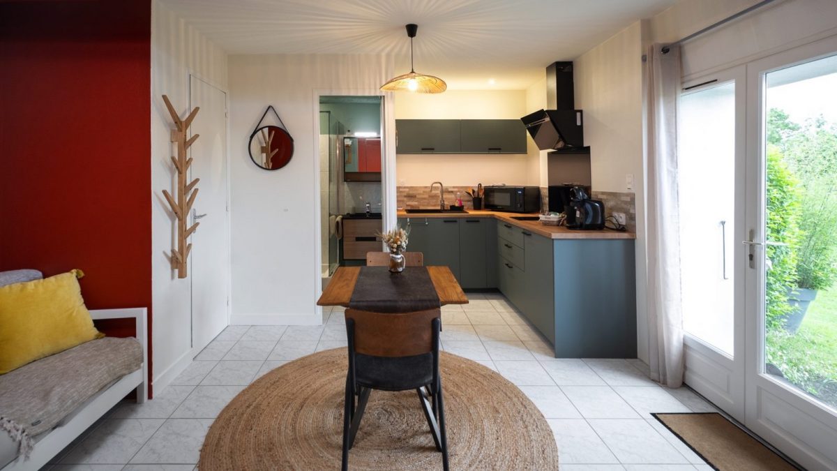 L’ENCLOS BLEU – FAUVETTE VUE CUISINE