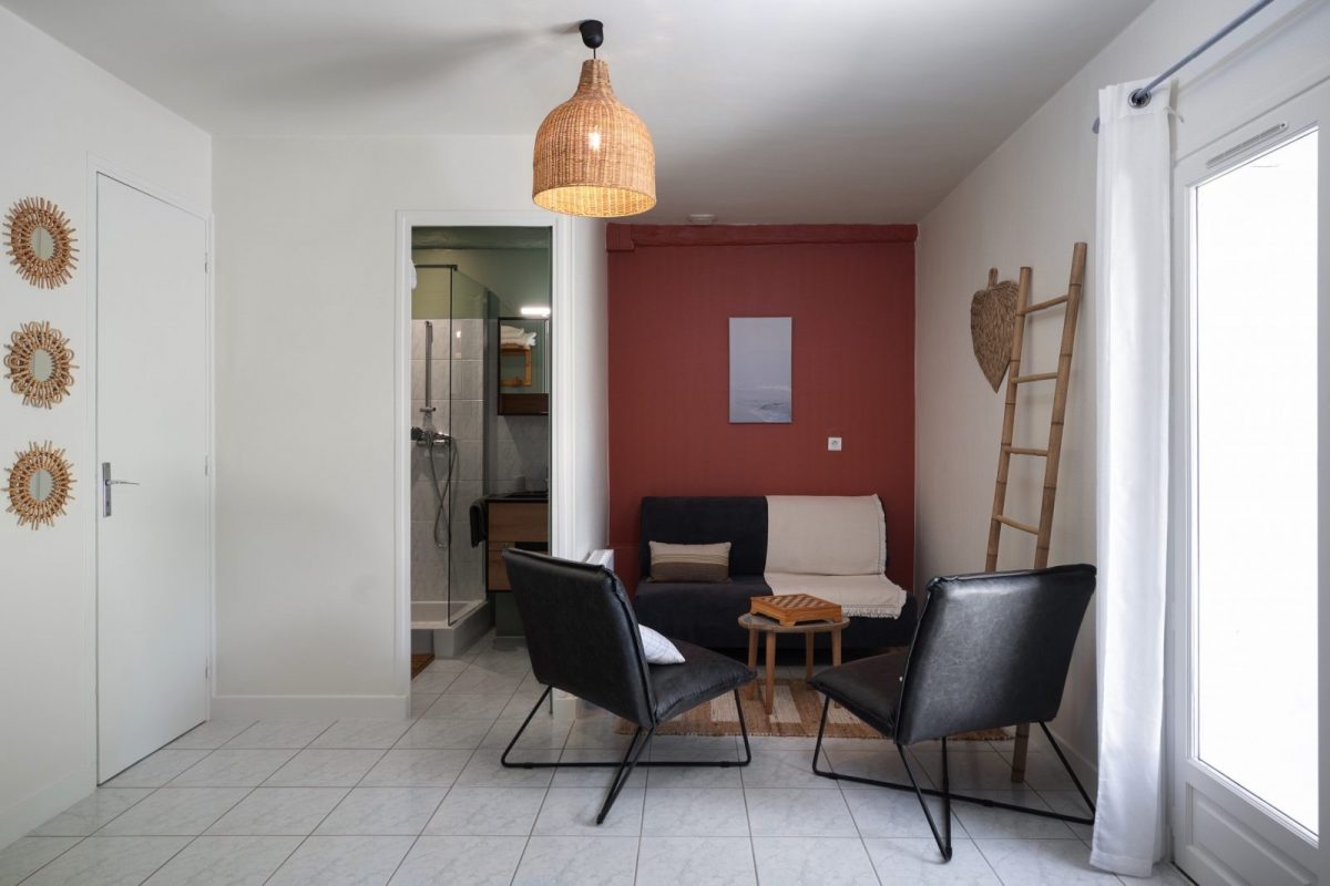 L’ENCLOS BLEU – HERON CENDRE COTE SALON CHAMBRE 2