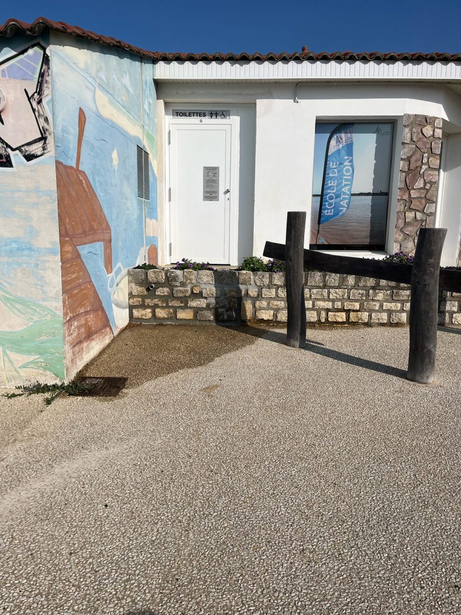 Toilettes publiques du Plan d’eau – l’Aiguillon-la-Presqu’île (1)