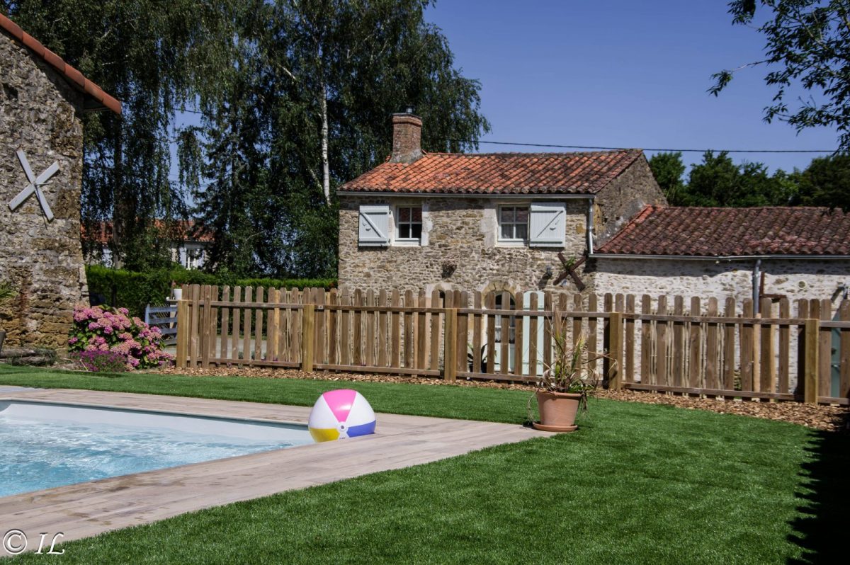 VUE GITES DE PISCINE-1