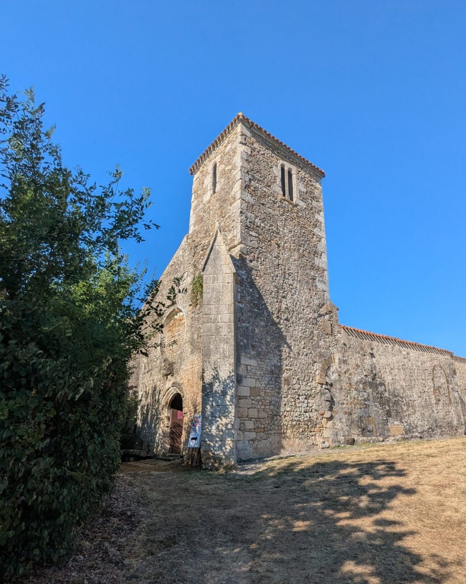 Vue-eglise-de-Dissais