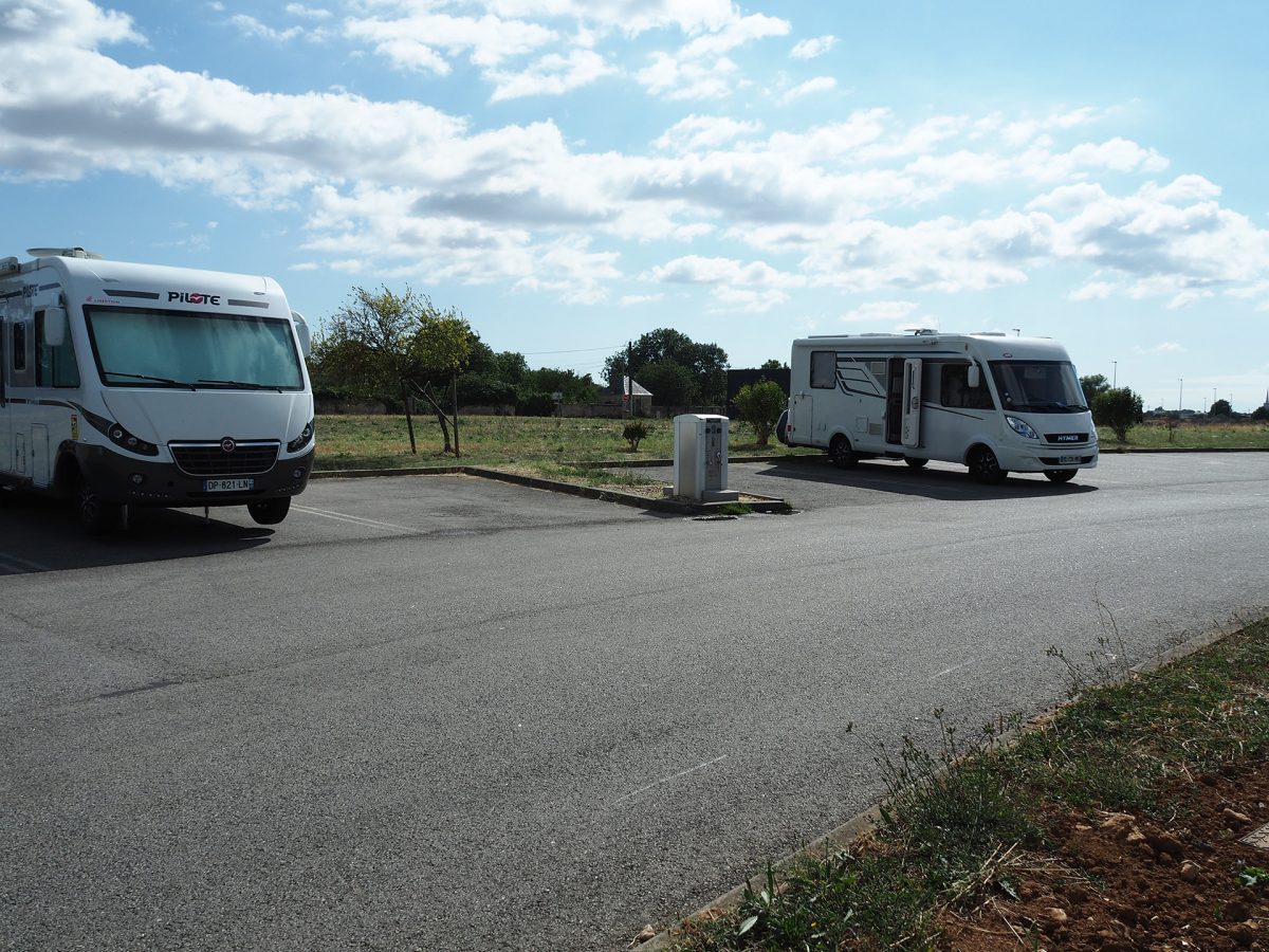 aire-stationnement-camping-car-leclerc-belle-vie-luçon (1)