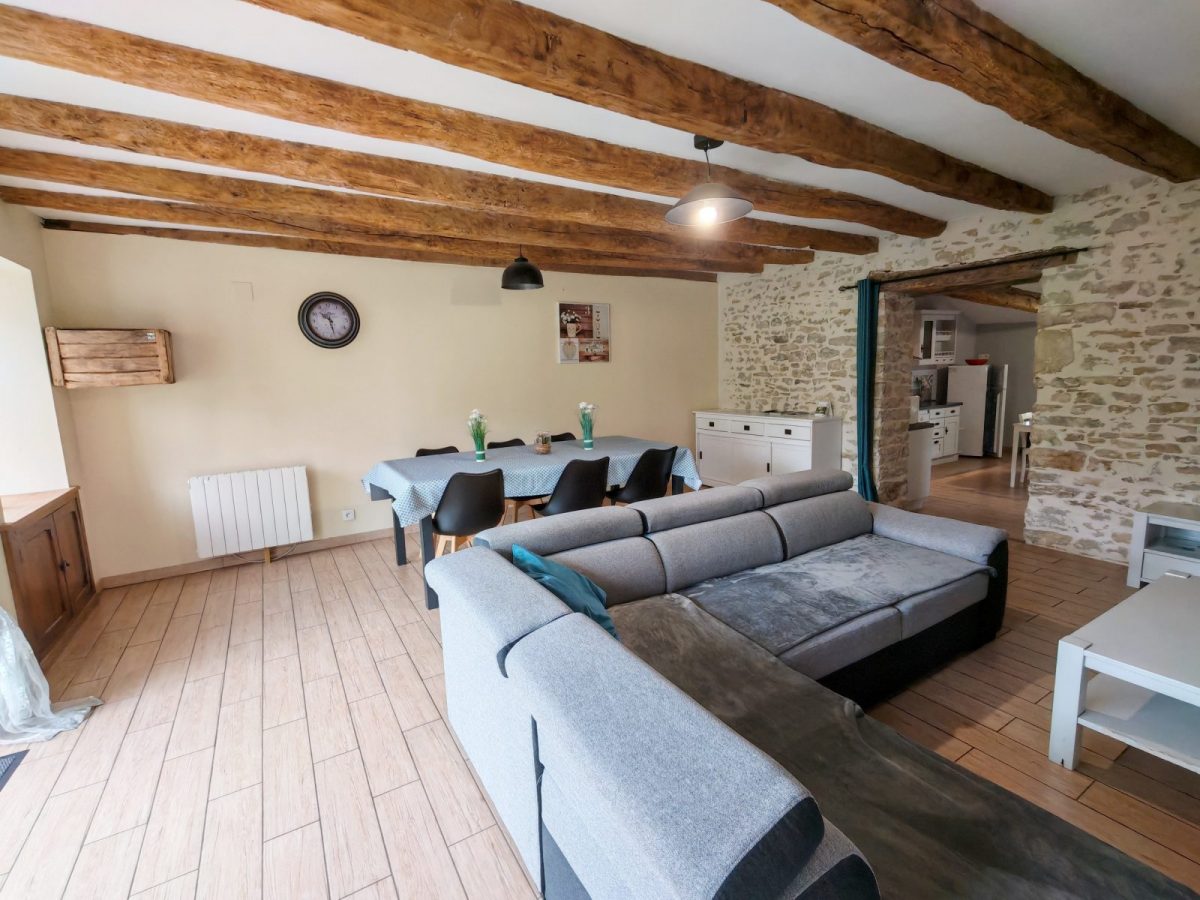 e35b85d7-5d5b-4dd7-ab67-11a70fa4b310