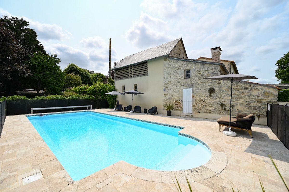 piscine chauffée et sécurisée